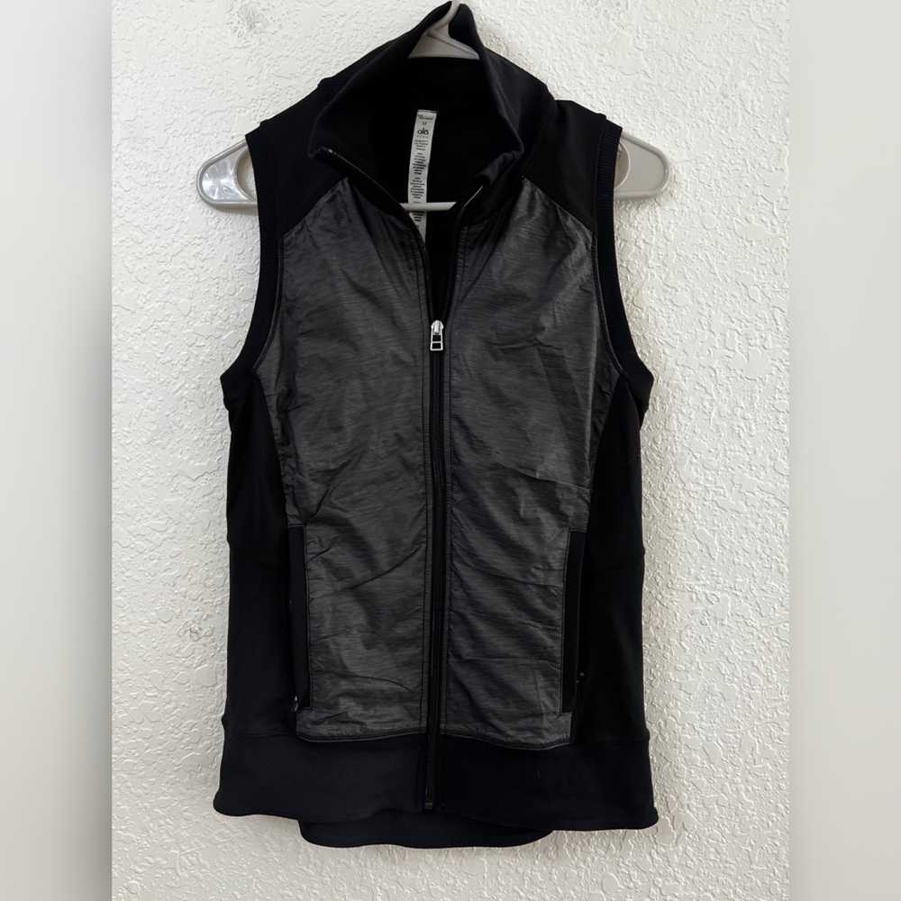 Alo Yoga Women’s Lakeside Full Zip-Up Sport Vest - M